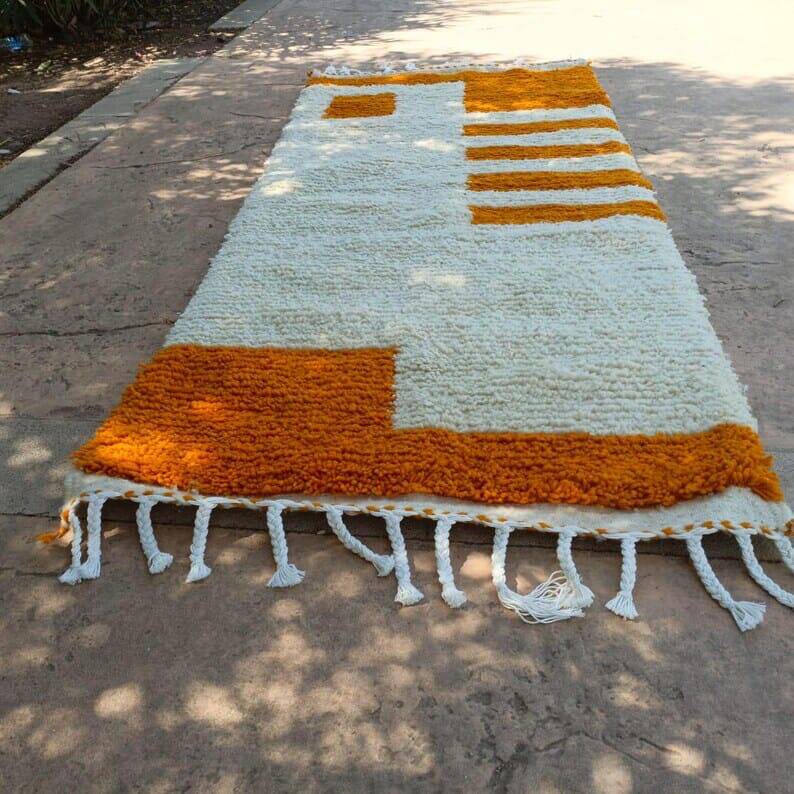 Tapis en laine orange et blanc fait main traditionnelle taille 140 x 260 cm