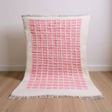 Pink Moroccan rug - traditional Berber rug made of natural wool.