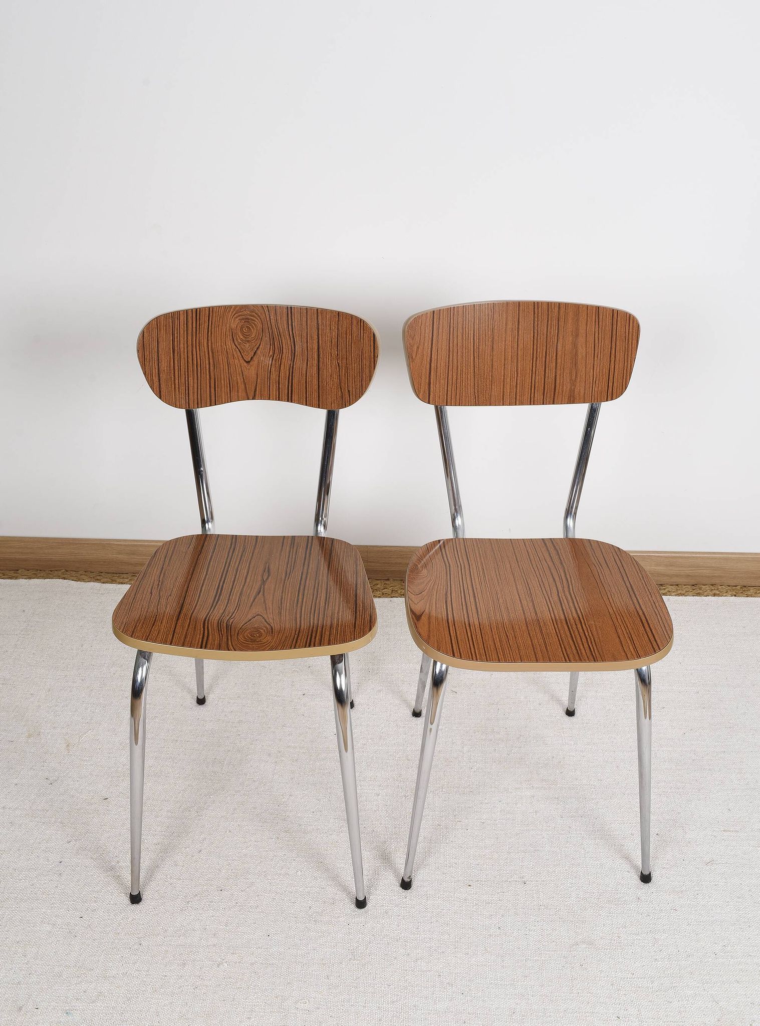 Formica extending table with 4 chairs, set, vintage from the 70s.