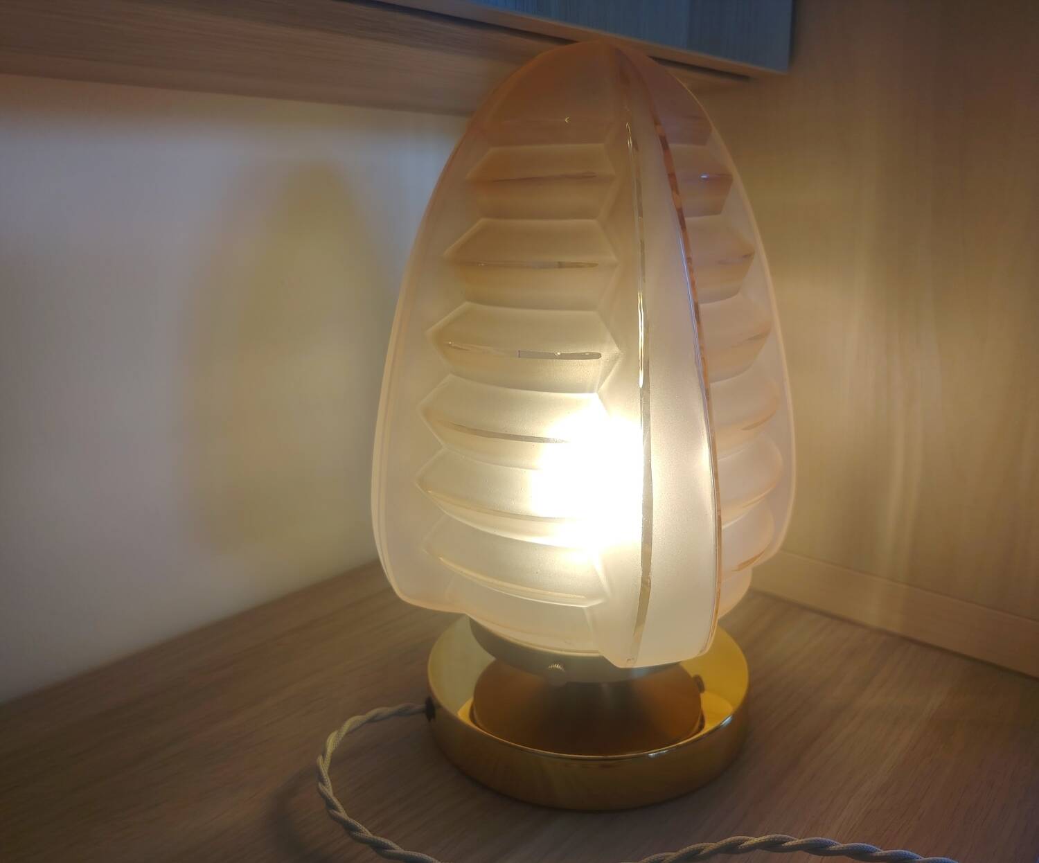 Skyscraper rose a touch lamp