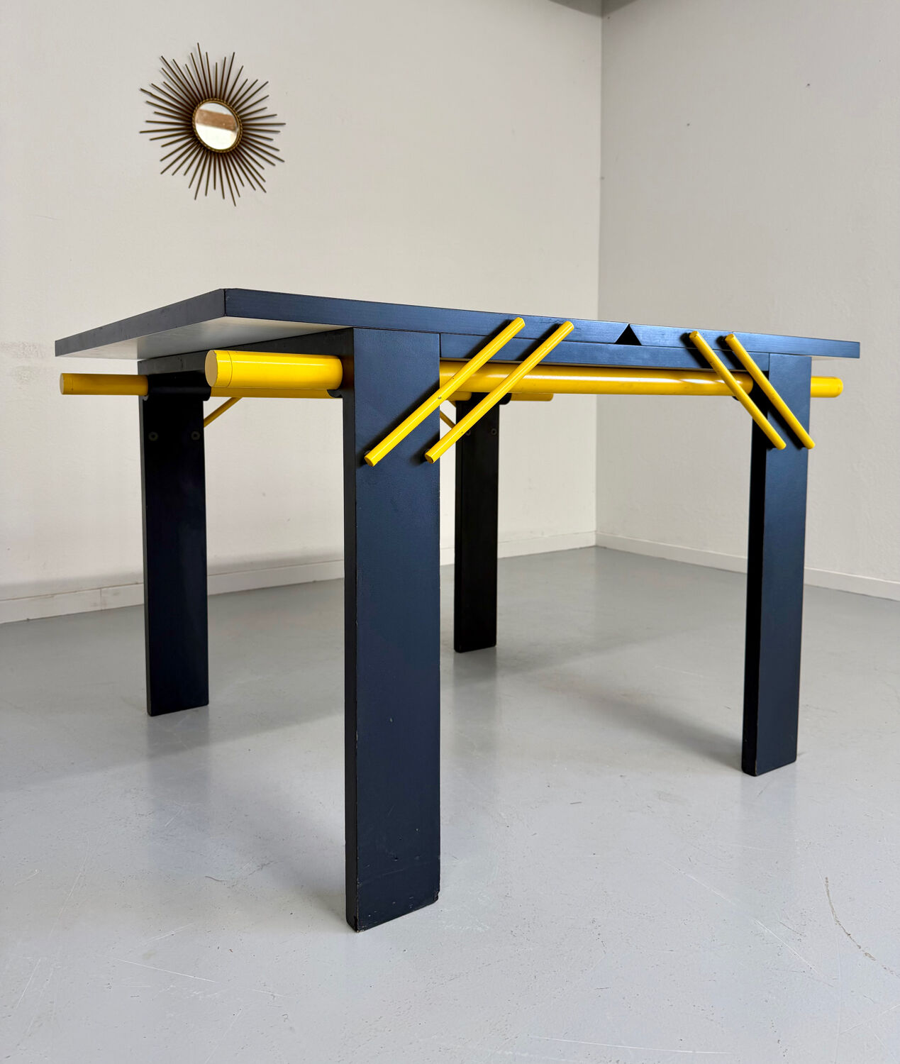 Table à manger extensible postmoderne design italien Lorenzo et Stefani, 1980