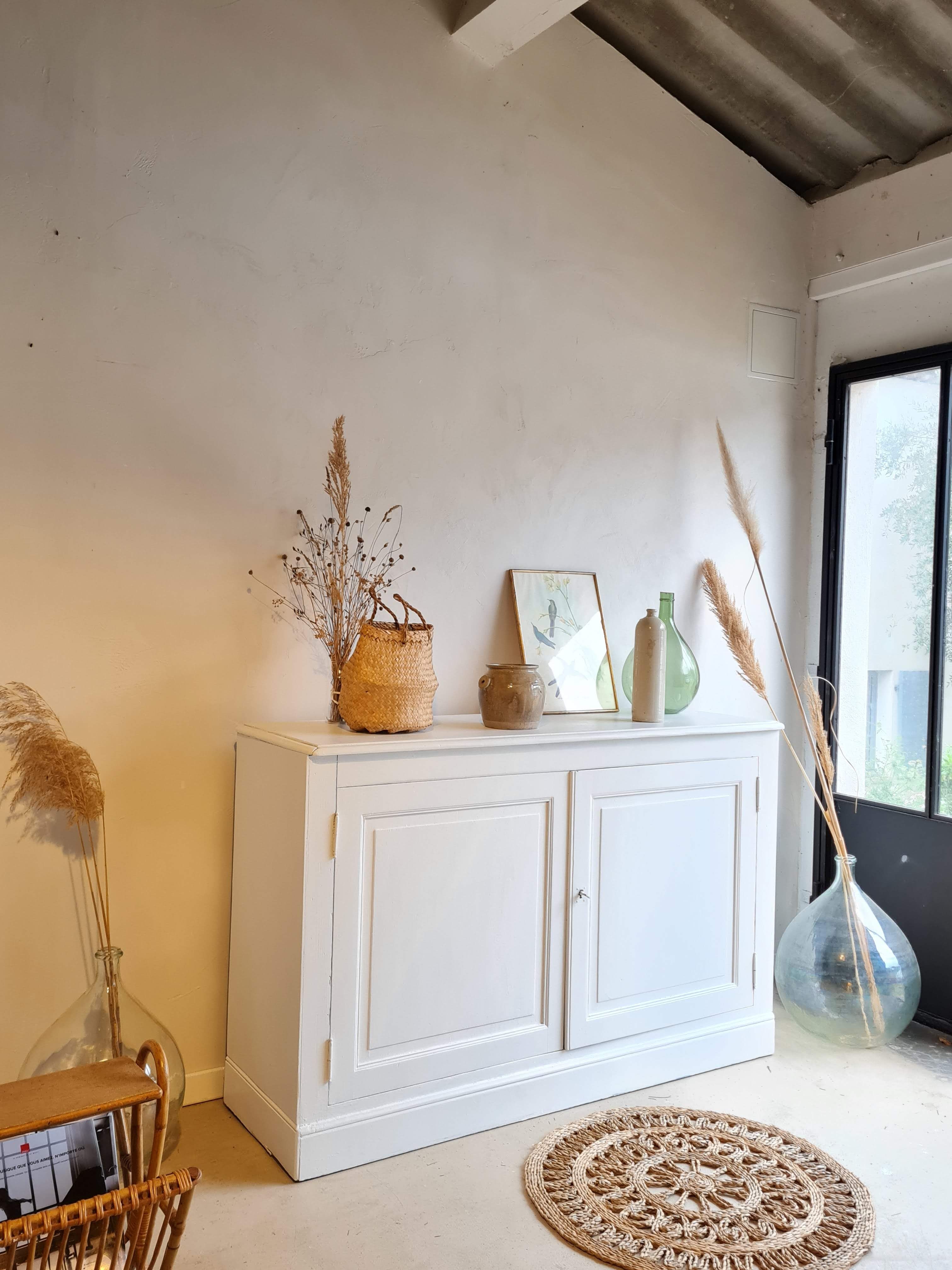 Vintage Parisian buffet-minded countertop