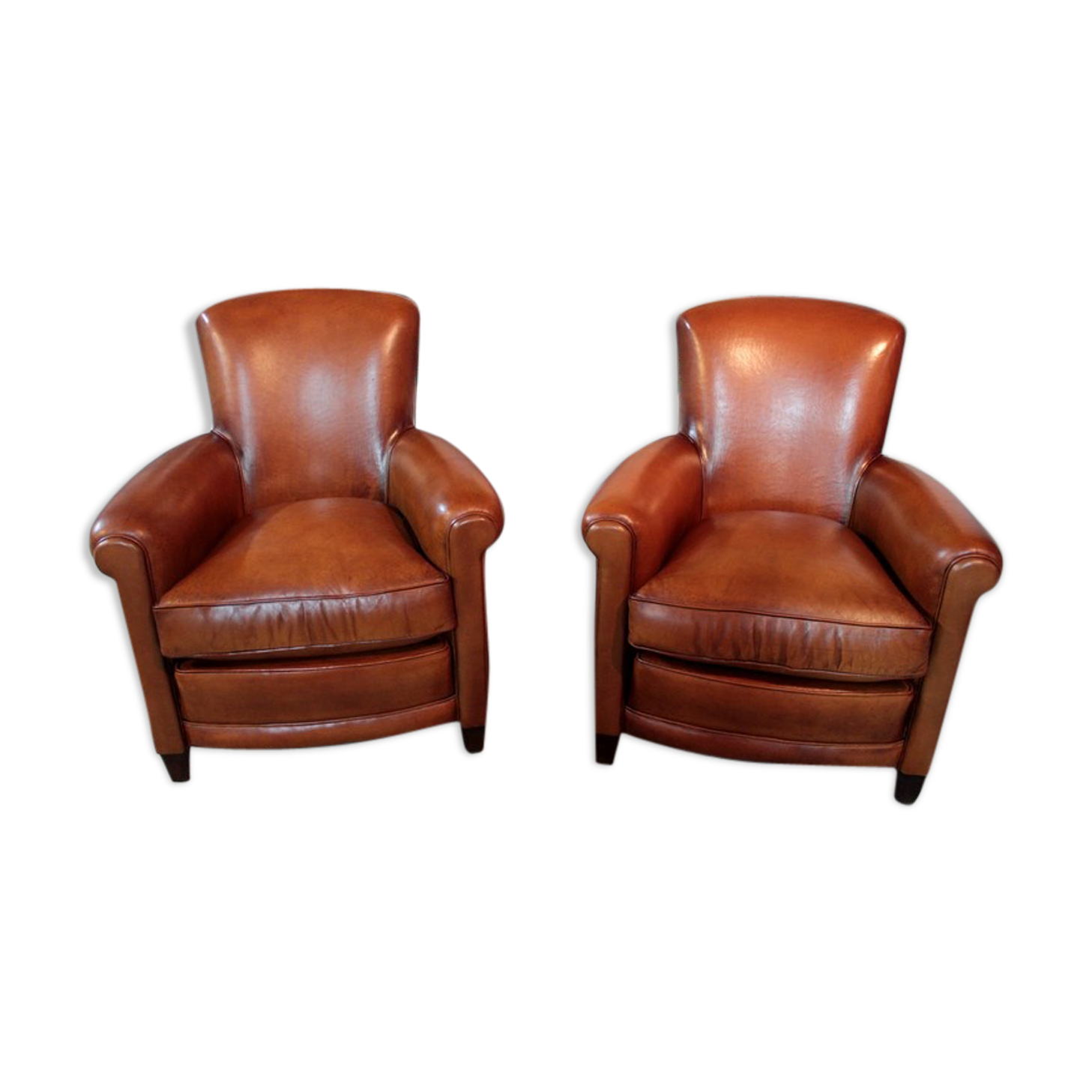 Paire de fauteuils-club en cuir