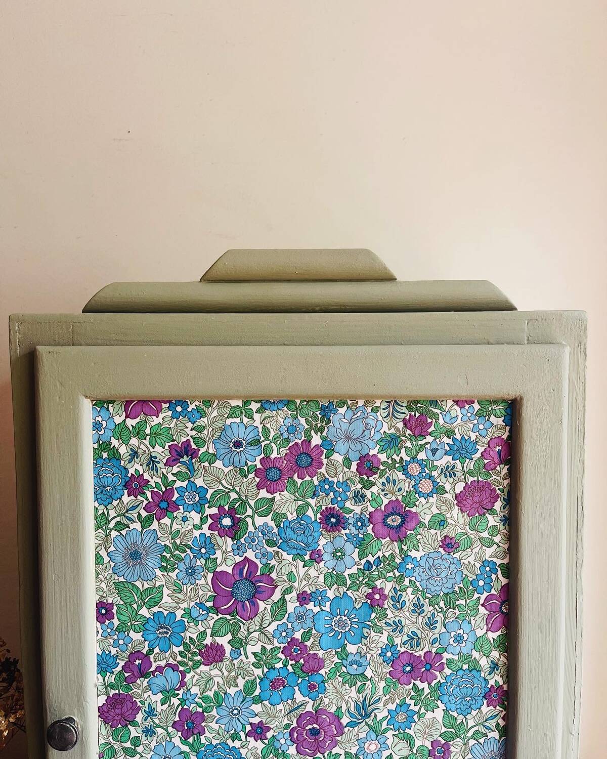Bathroom cabinet