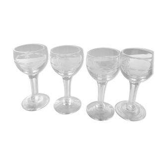 4 verres à liqueur ciselés