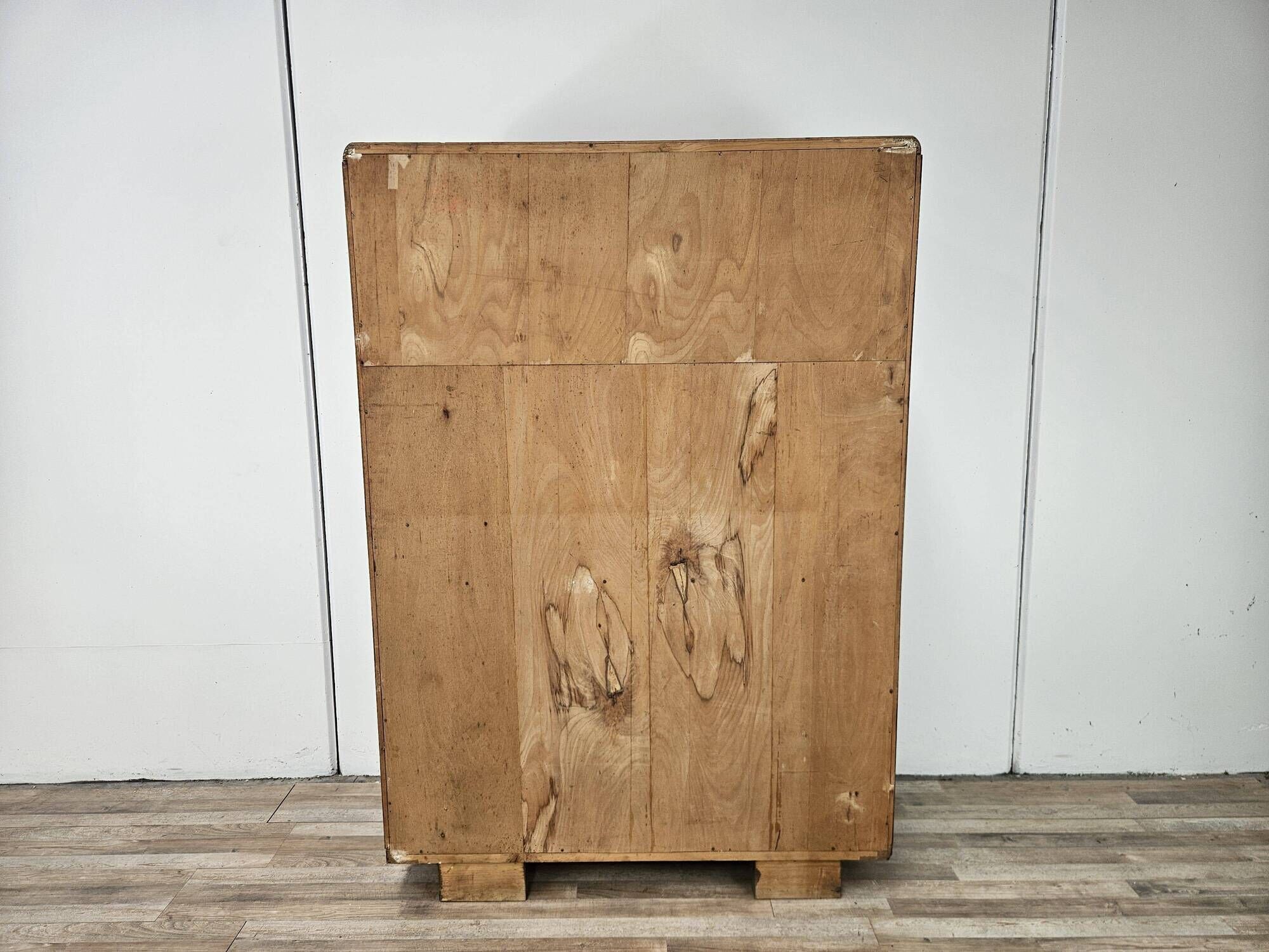 1930s Austrian Art Deco display cabinet