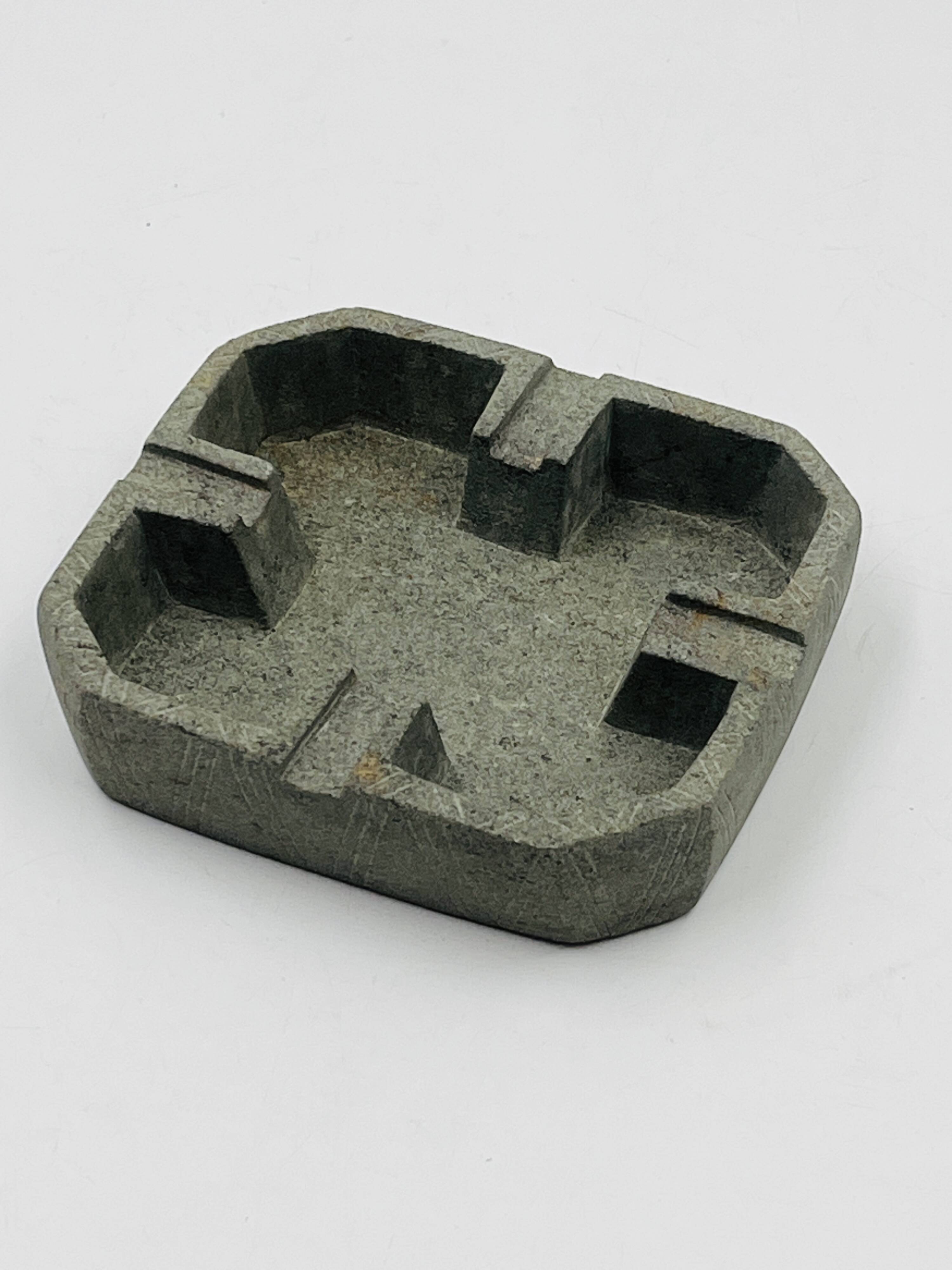 Mineral brutal ashtray
