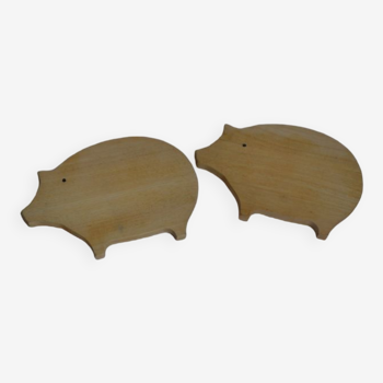 2 pig cutting boards