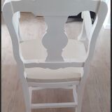 Joli fauteuil ancien restauré en bois peint blanc avec assise couleur ivoire
