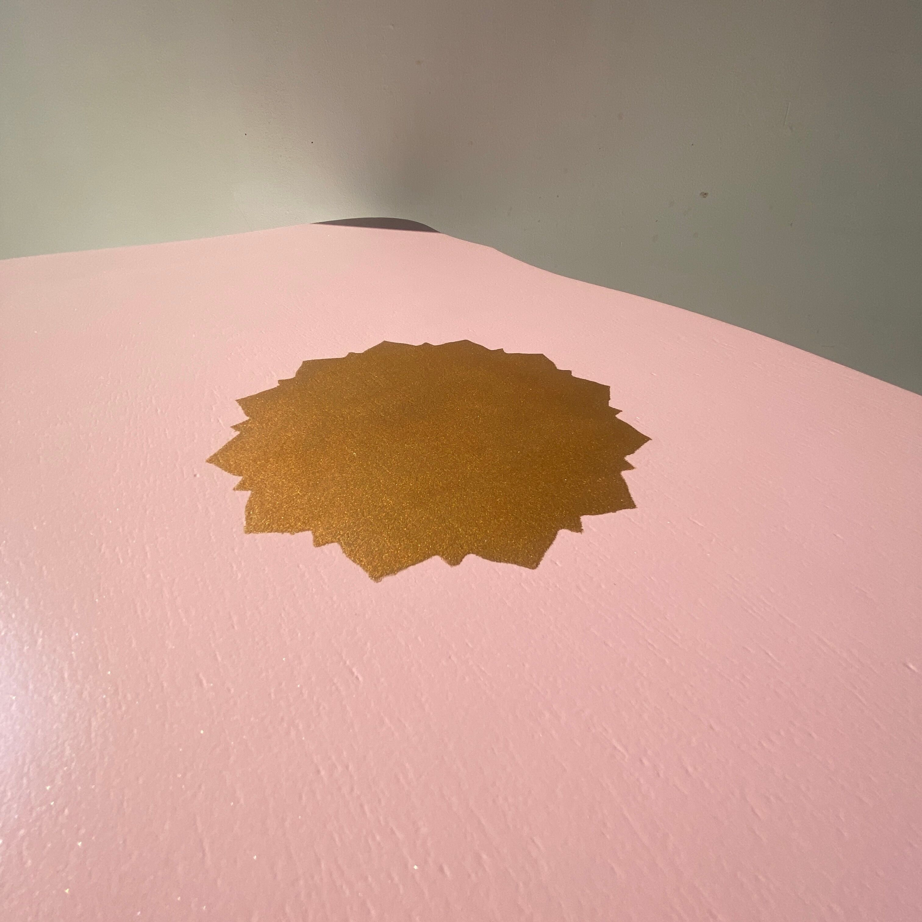 Table basse vintage rustique rose et doré