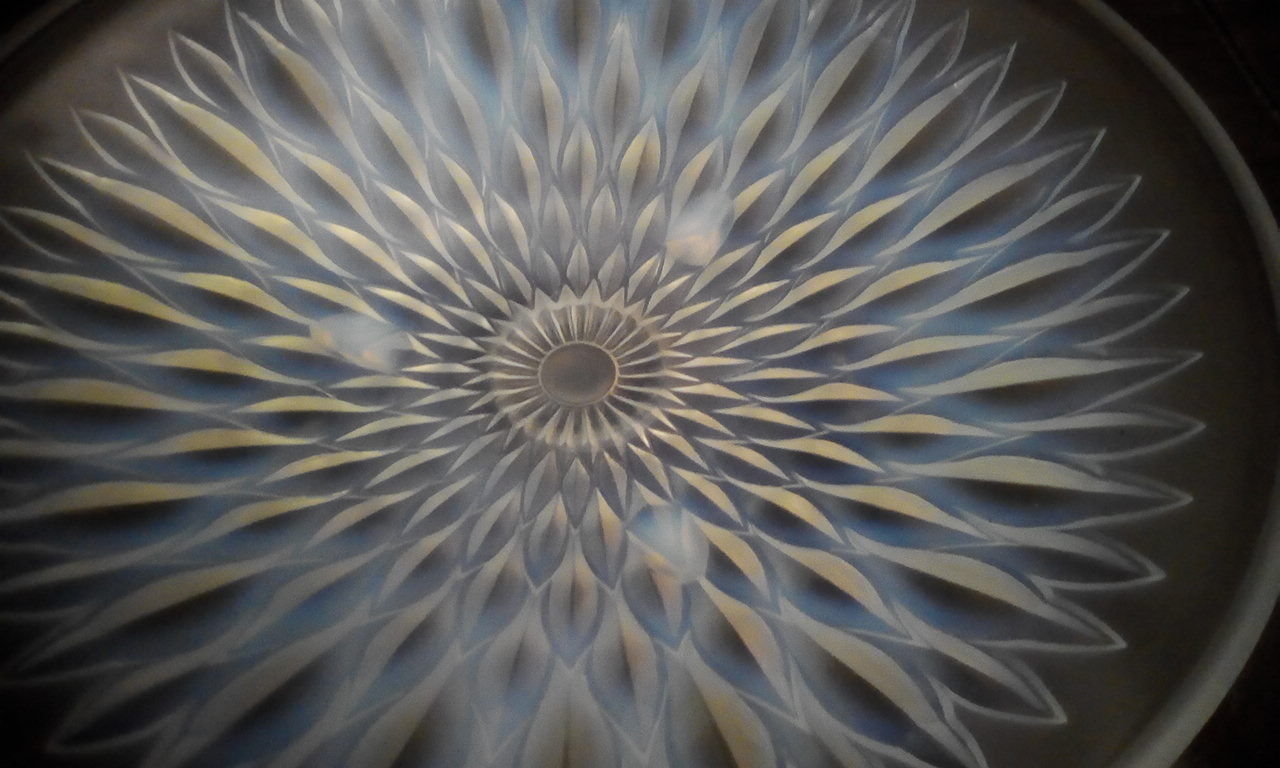 Dalhia opalescent glass cut