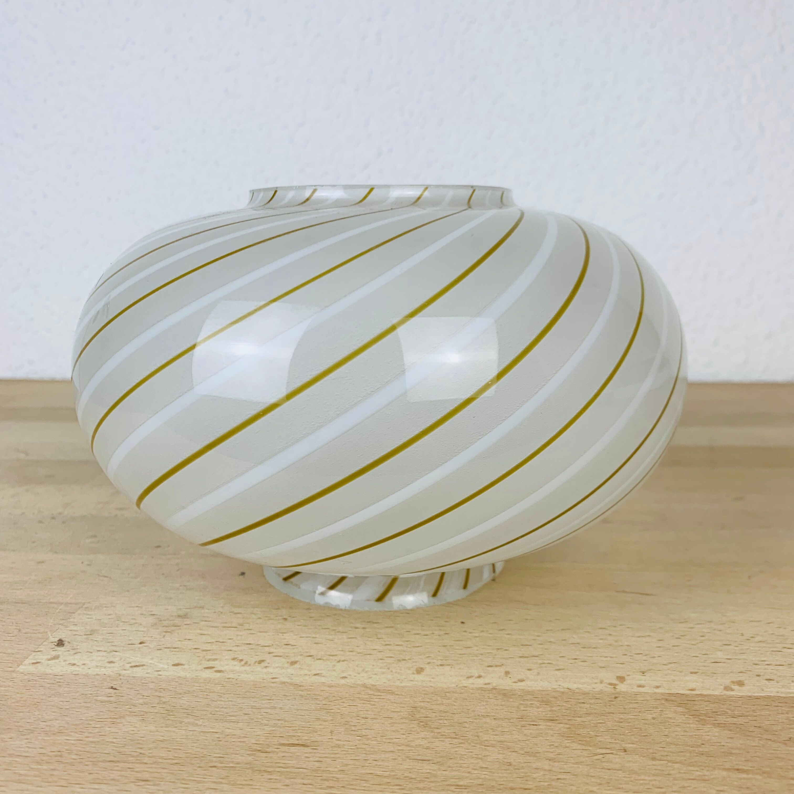 Abat day striped glass globe