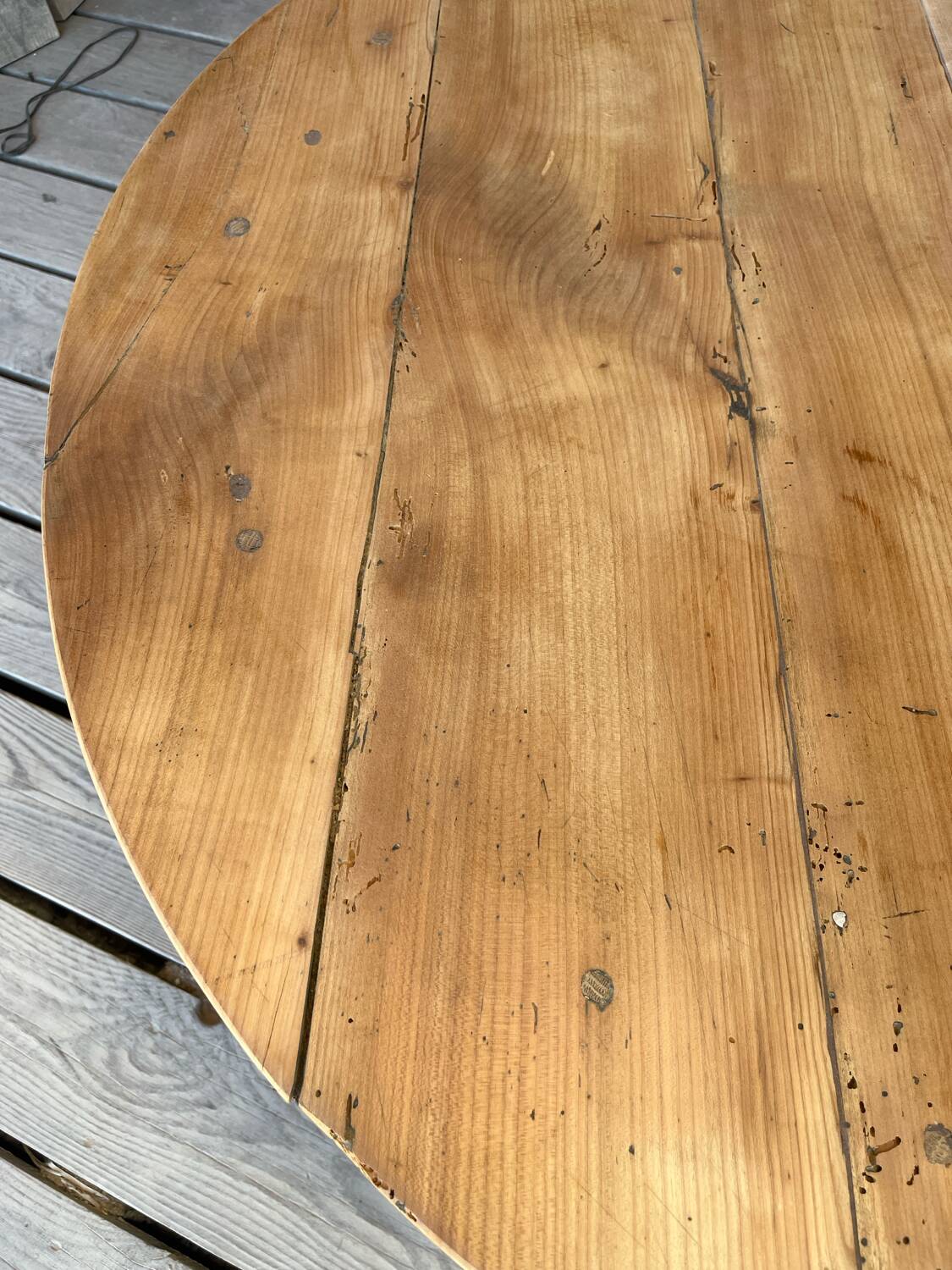 Round coffee table in raw wood