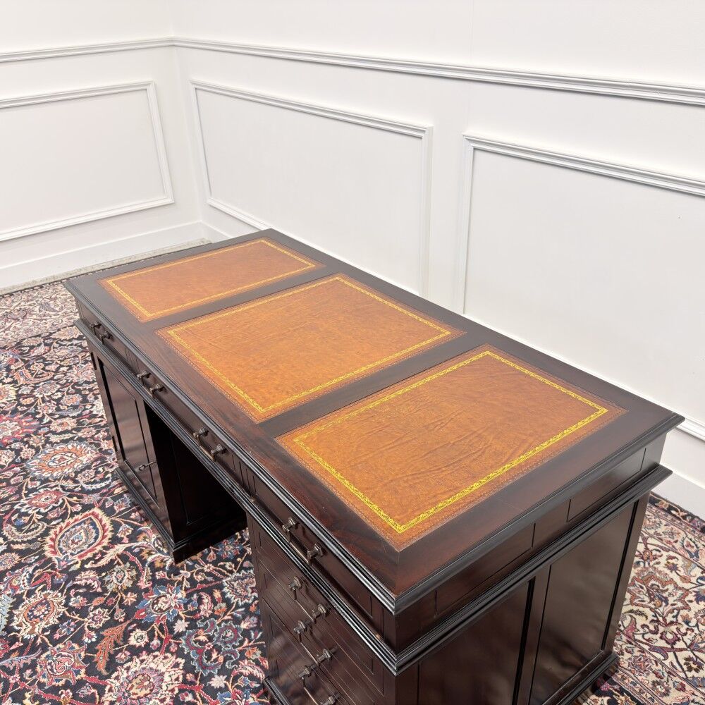 Bureau anglais classique avec incrustation en cuir
