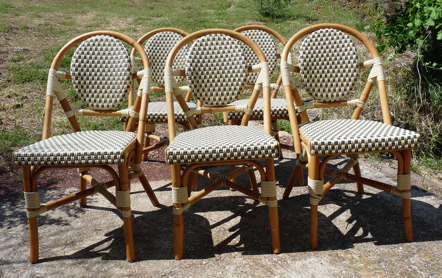 Chairs of terrace bistro type parisien in rattan et scoubidou