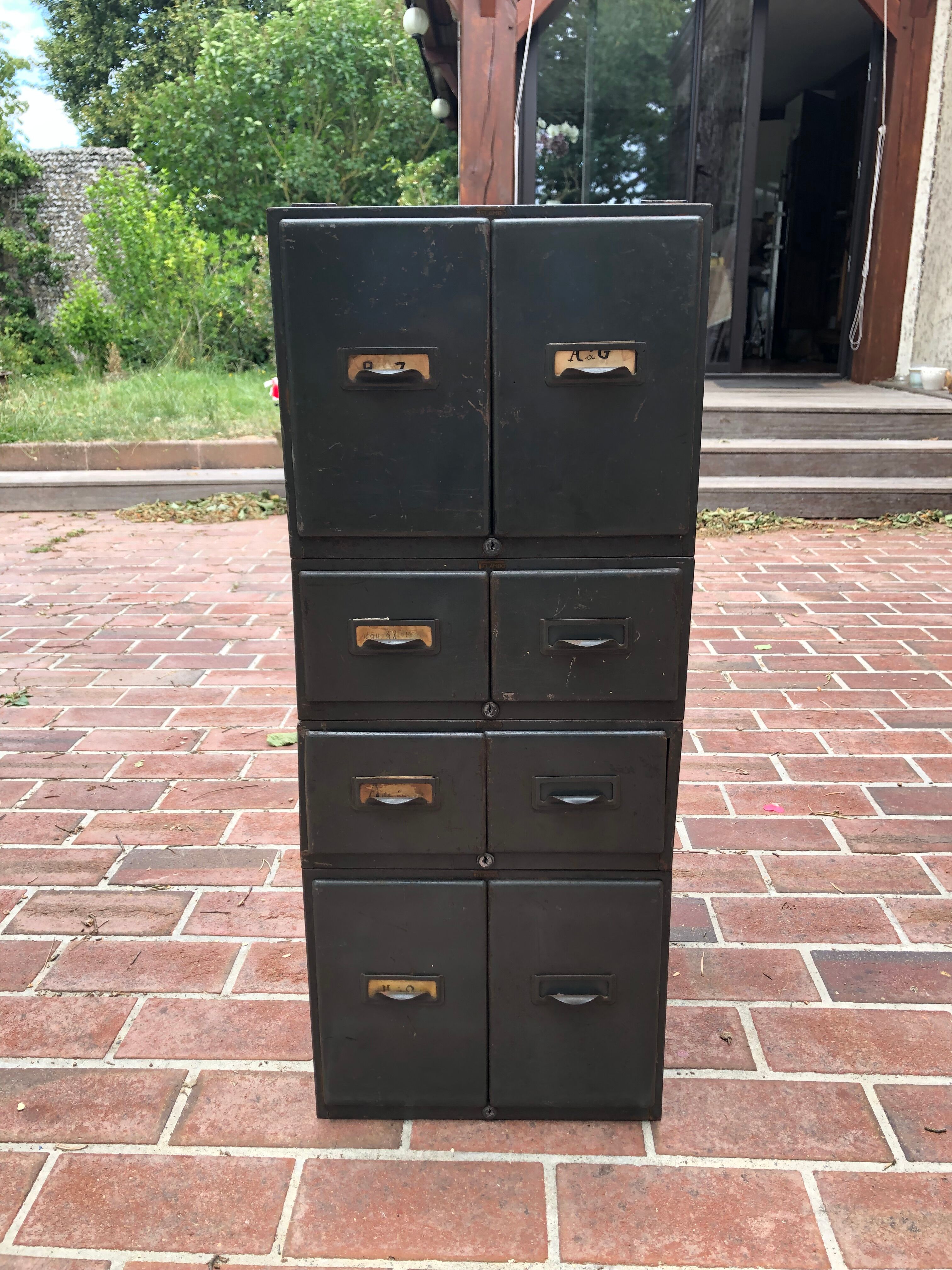 Metal drawer units