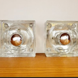 Deux appliques en verre coulé