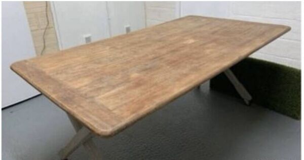 Table flamant