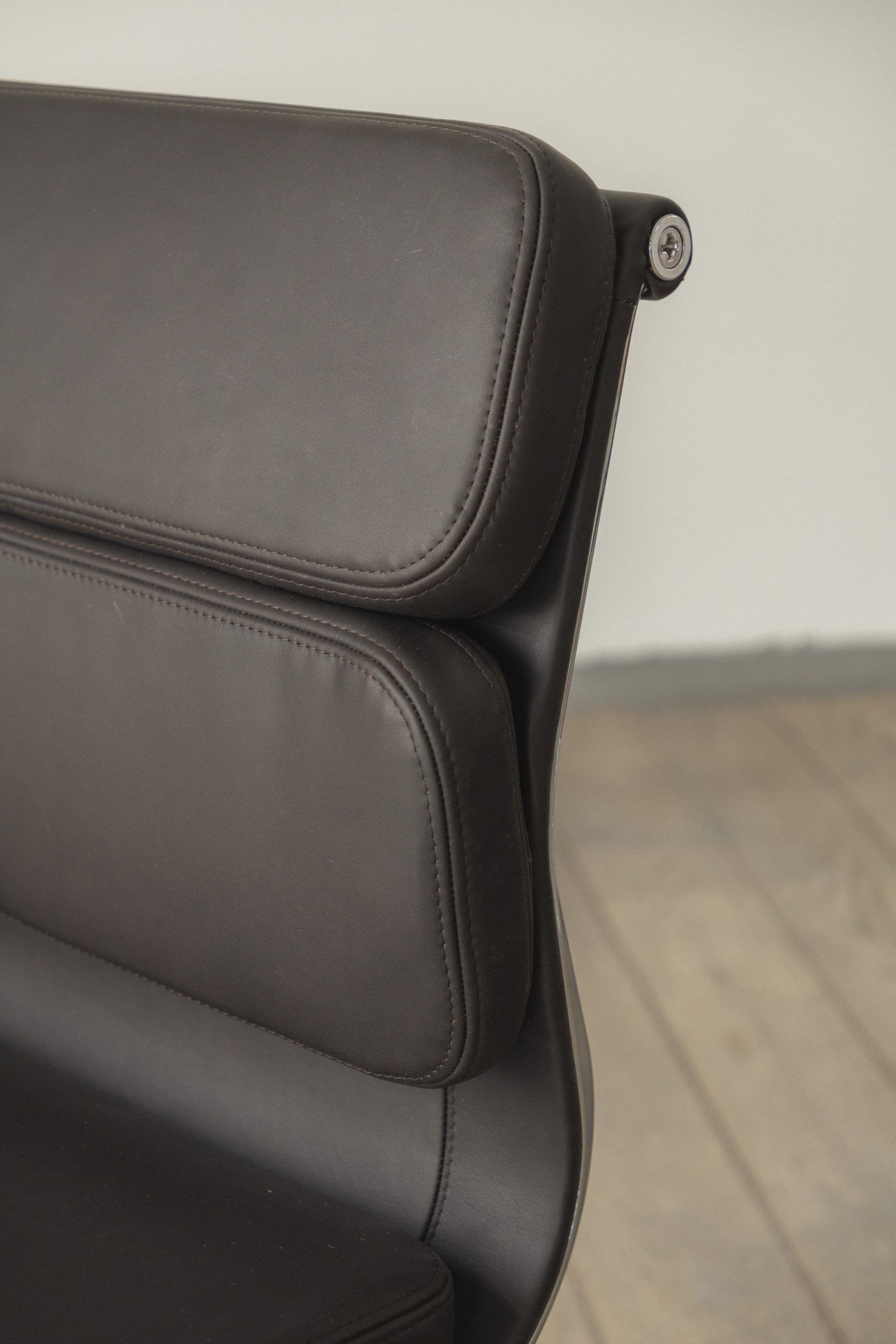 Soft Pad Chair EA 205