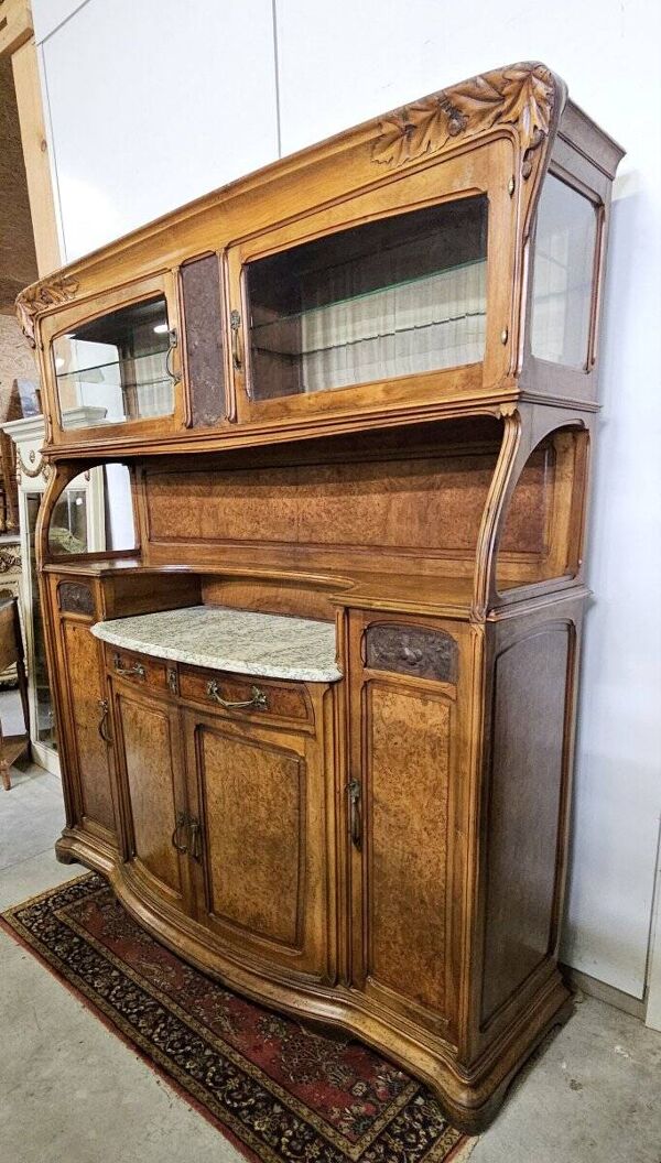 D'après Gauthier-Poinsignon : grand buffet à deux corps époque Art Nouveau en noyer et loupe