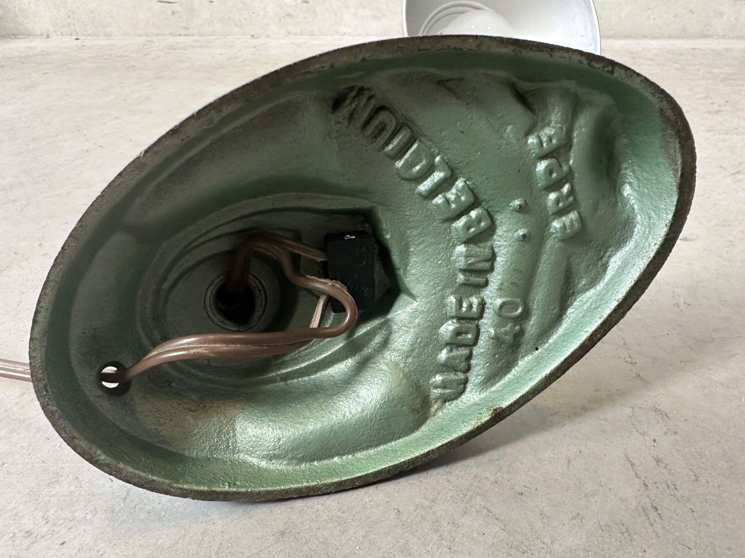 Vintage industrial art deco lamp – Erpé