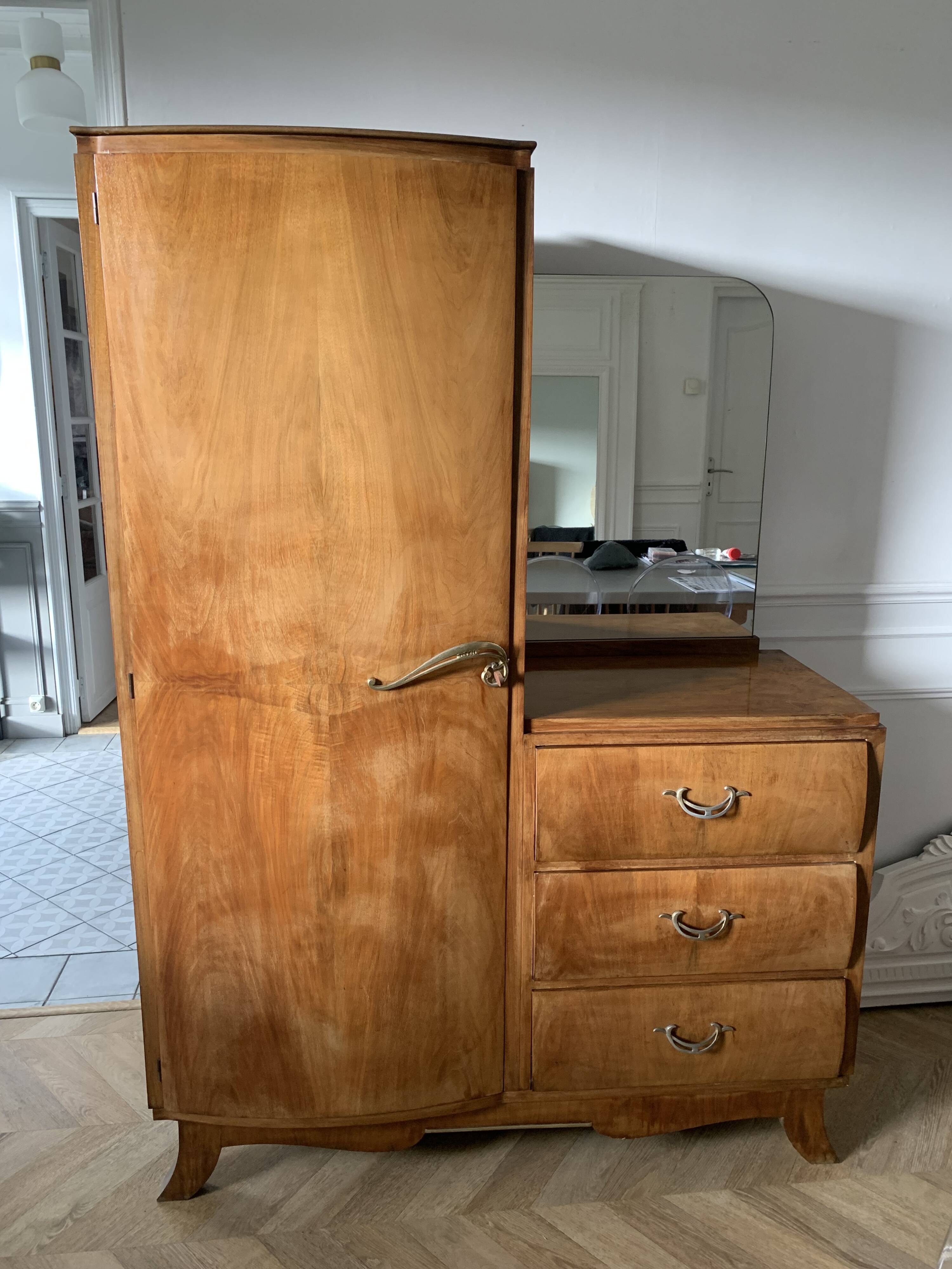 Asymmetrical wardrobe