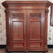 Grande garde-robe en chêne début 18e s.