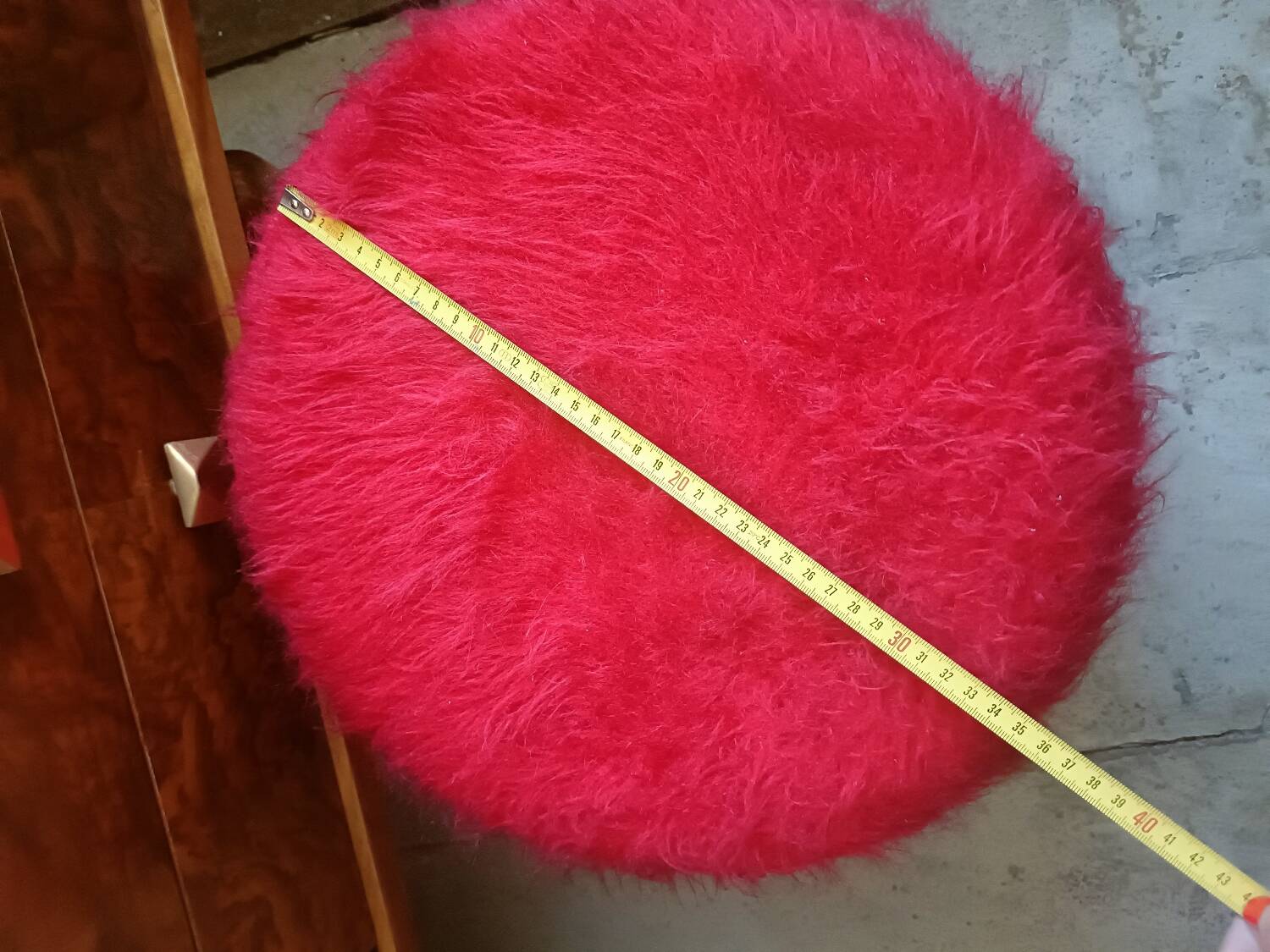 Vintage faux fur pouf
