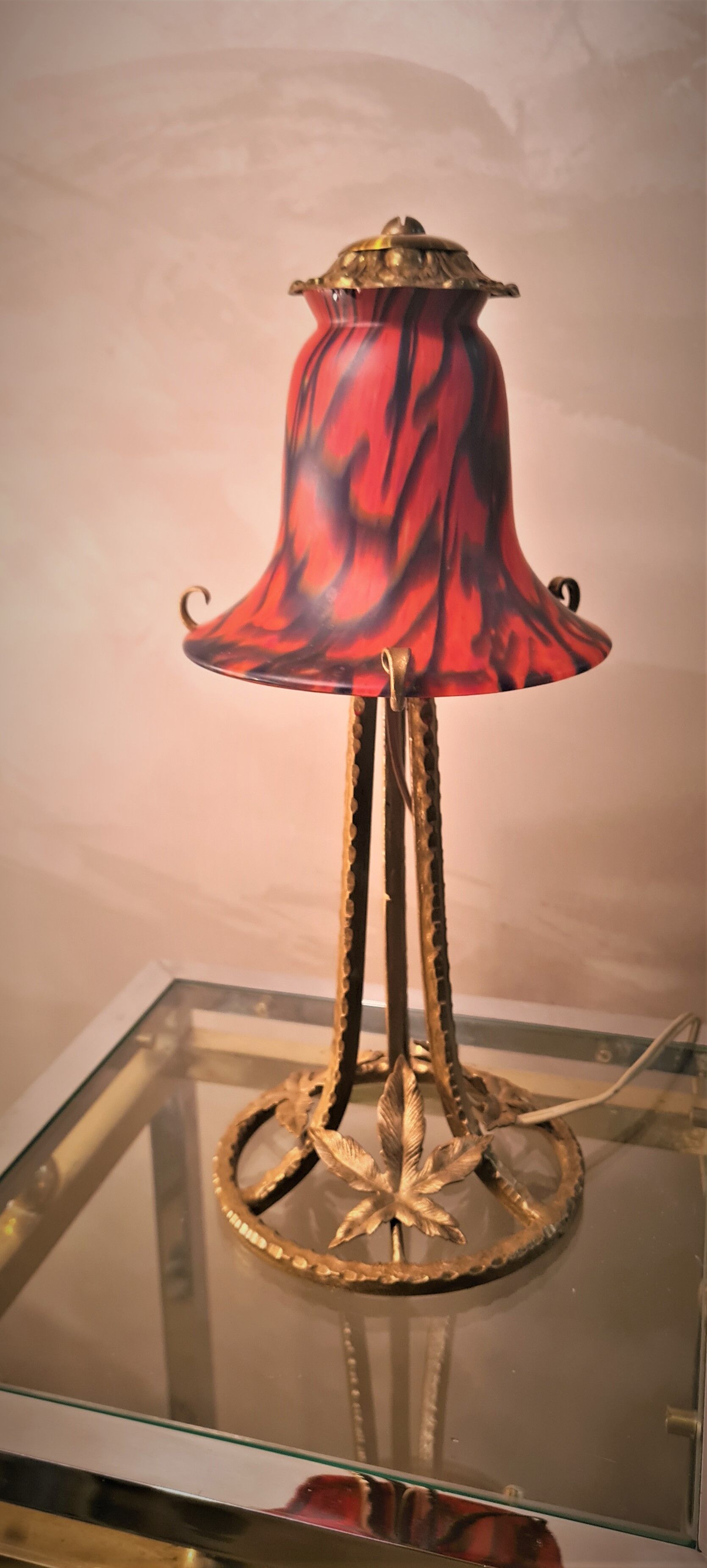 Wrought iron lamp patinated gold with beautiful marbled tulip orange, red, black, very beautiful 35x15 art deco