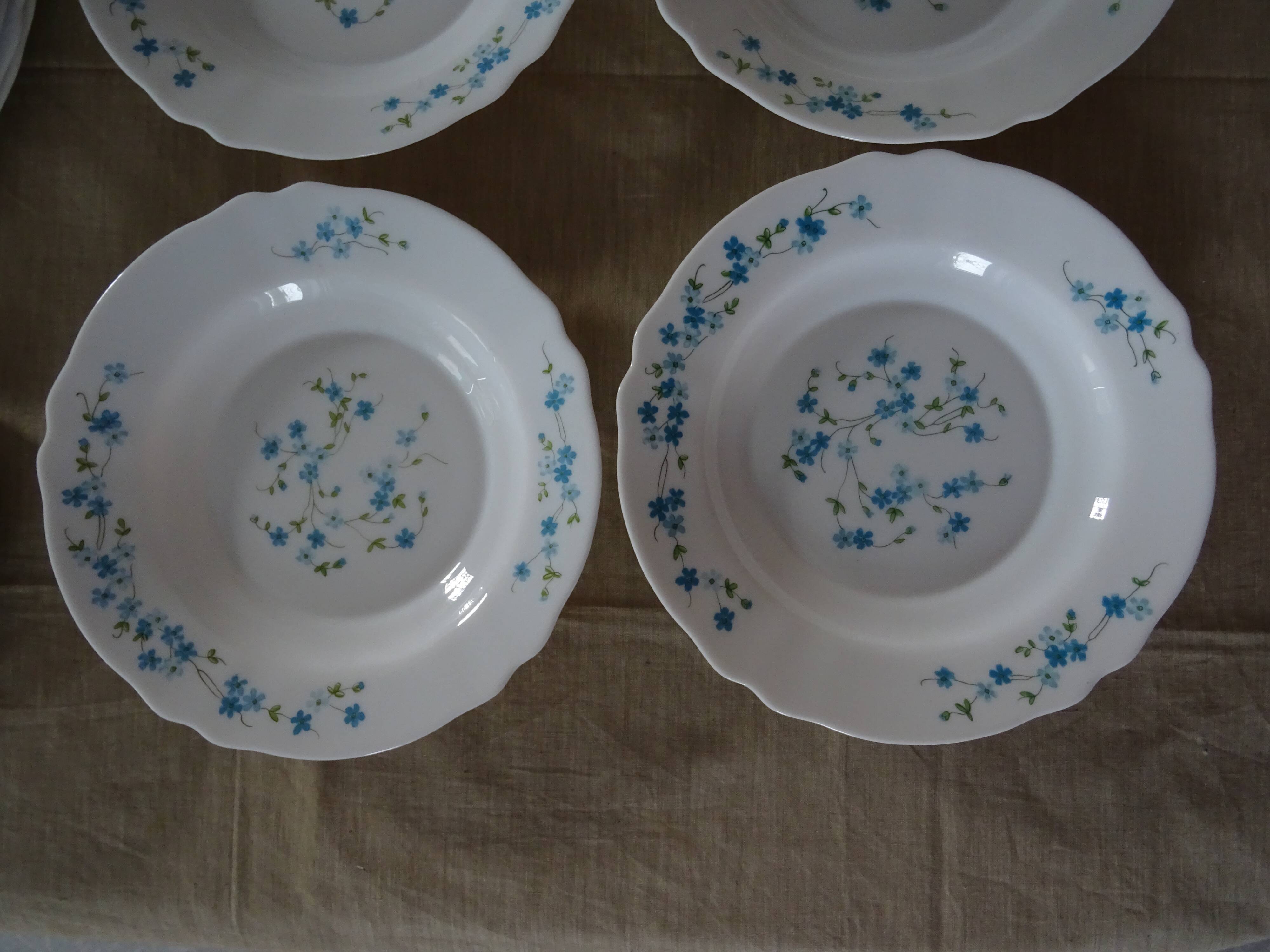 18 Plates Flat Desserts Hollow VERONICA BLUE FLOWERS Arcopal forget-me-not Lot EJ