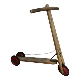 Trottinette en bois