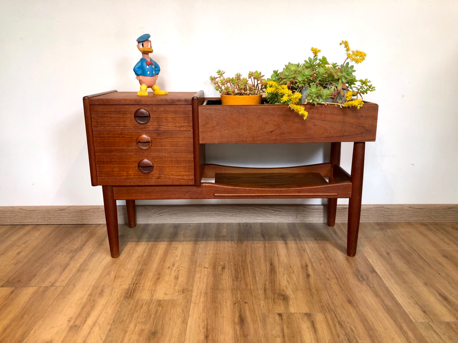 Scandinavian planter