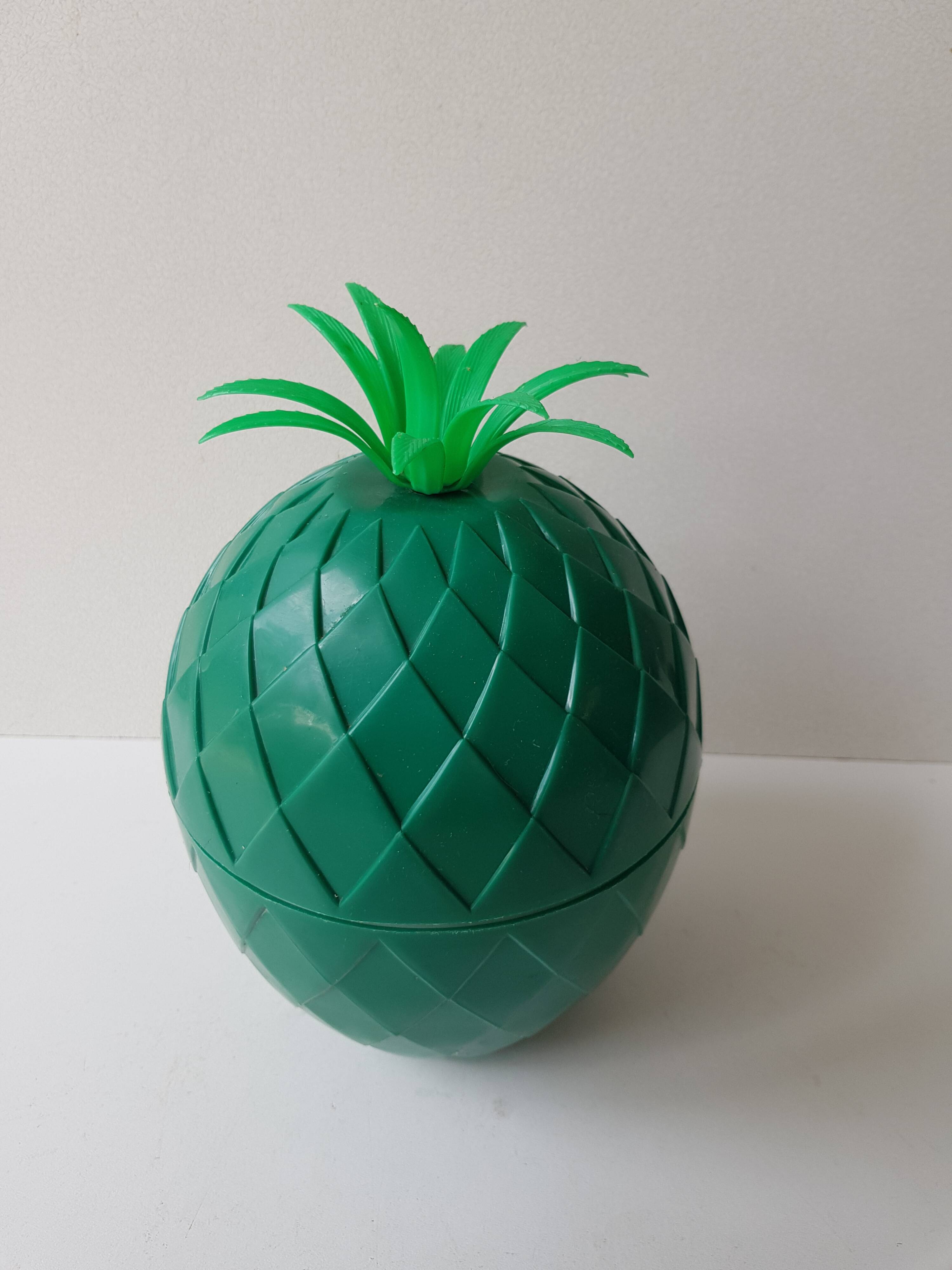 Vintage green "pineapple" ice cube bucket from the 1970s - 70's