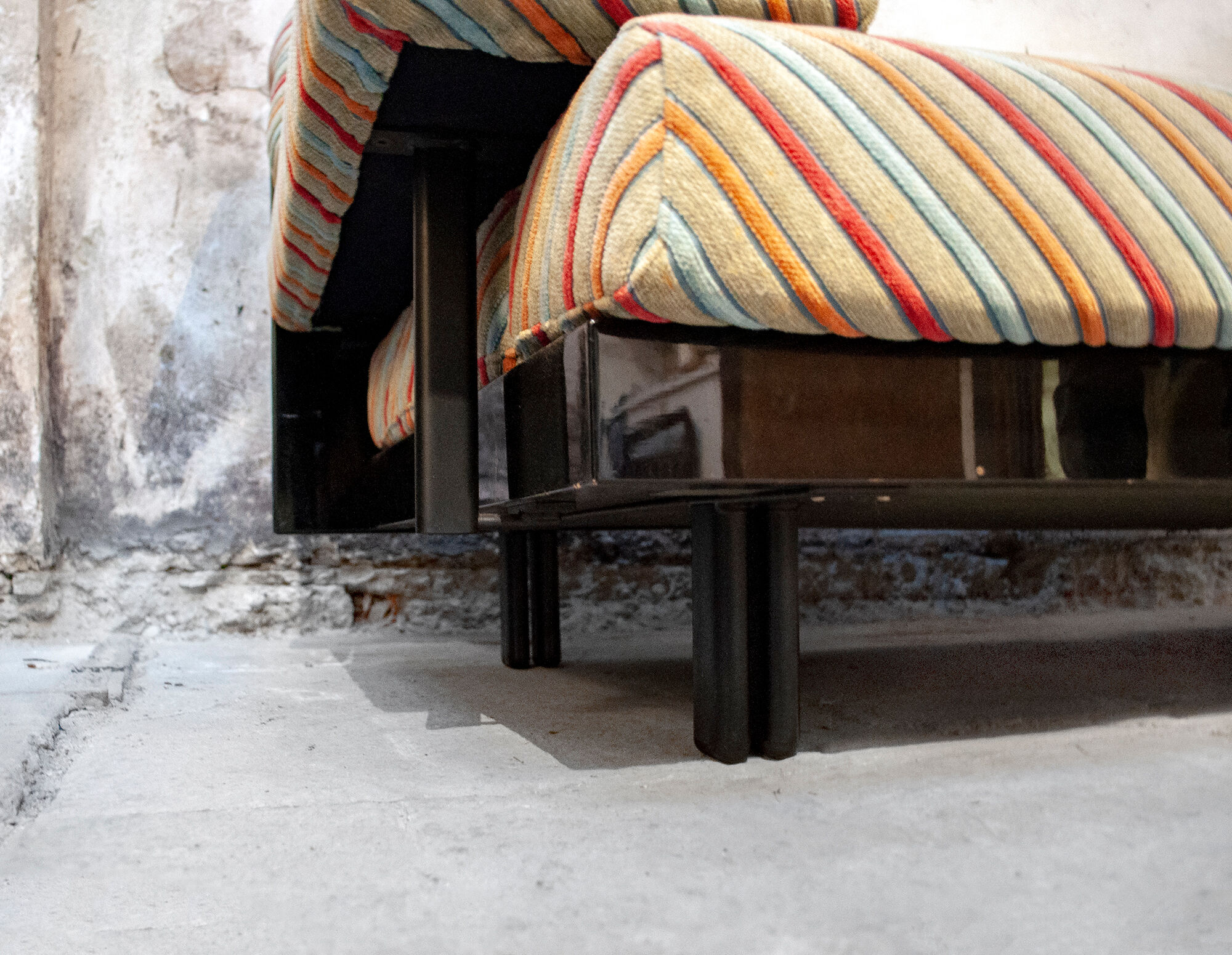 Sofa by Giovanni Offredi for Saporiti, with Missoni Italia fabric from the 1970s