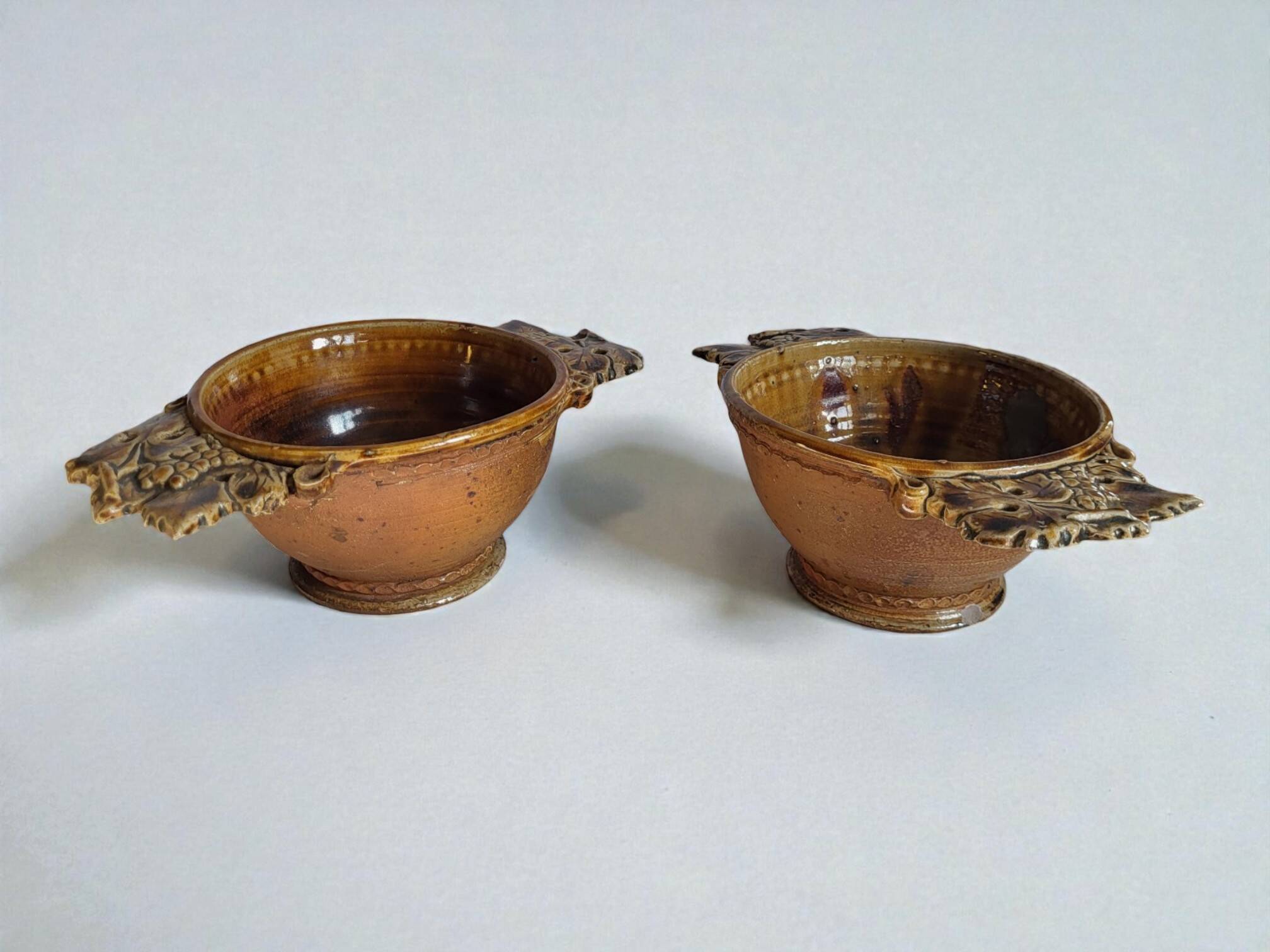 2 stoneware bowls