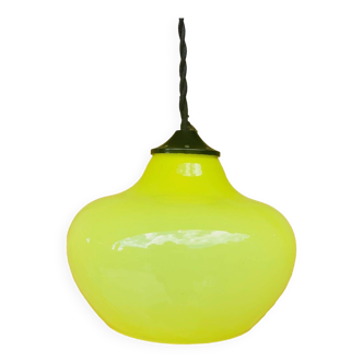 Suspension en opaline jaune vintage 70