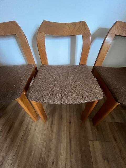 4 brown chairs