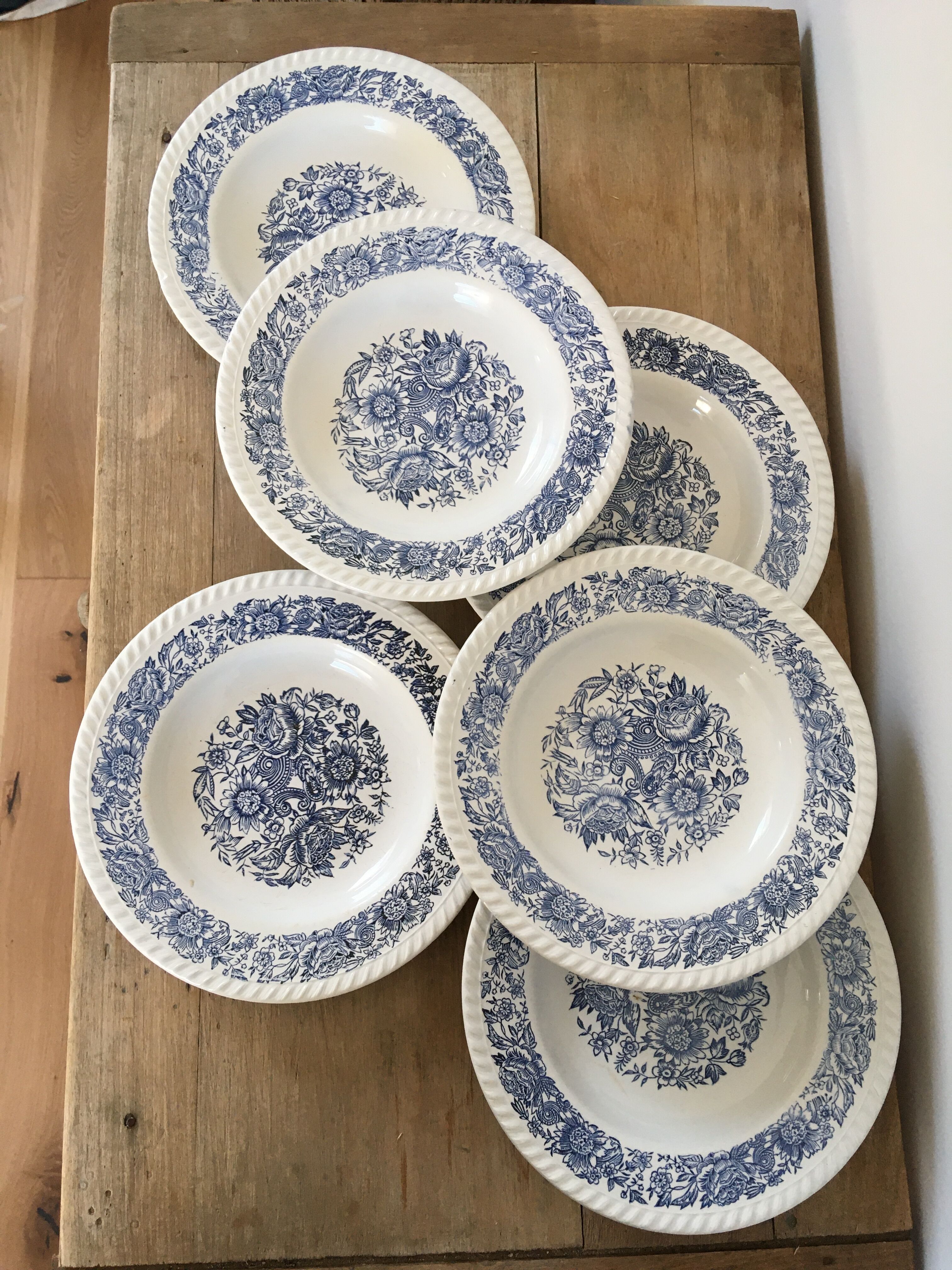 Hollow plates blue flowers