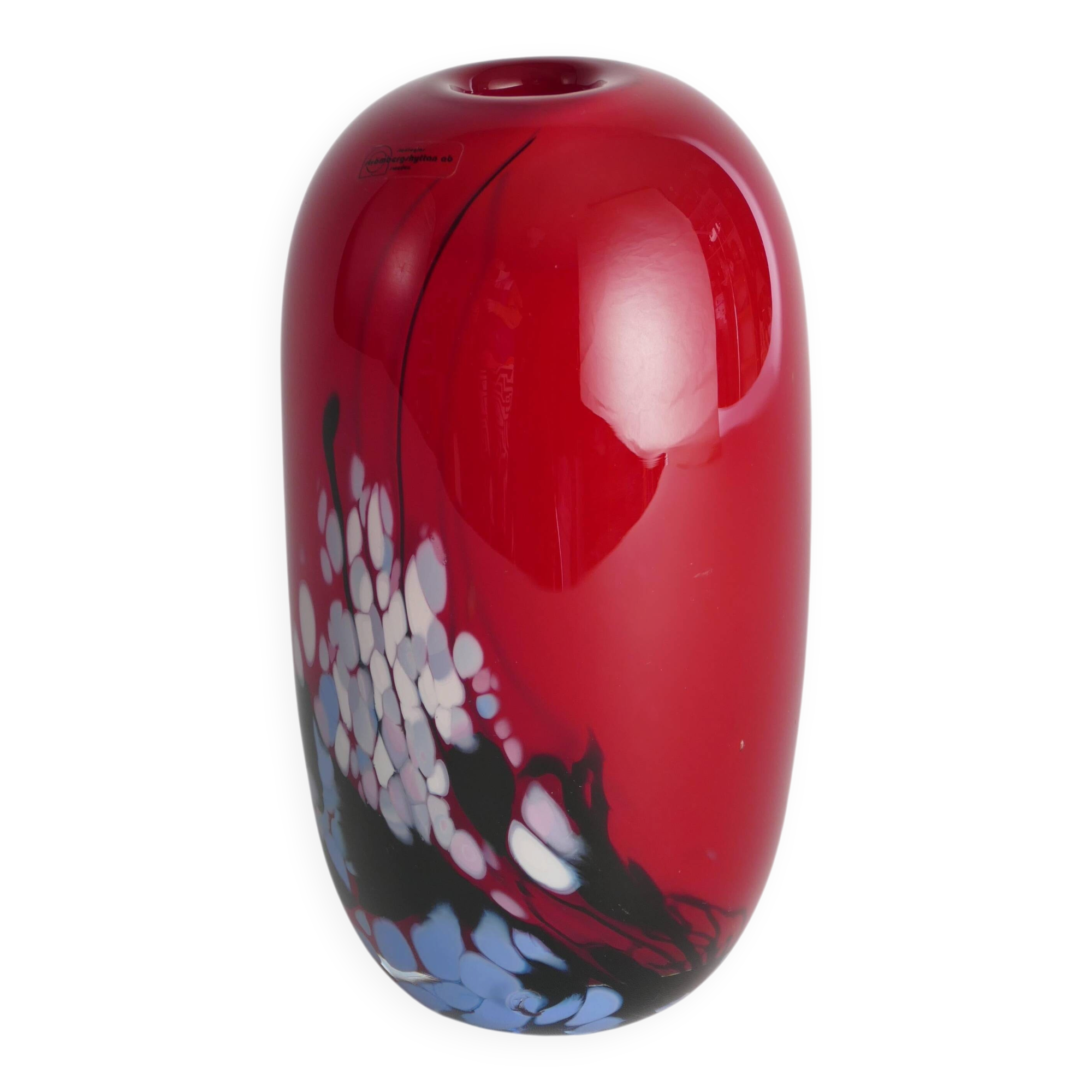 Vase en verre artistique rouge cerise unique par Mikael Axenbrant, Suède 1990