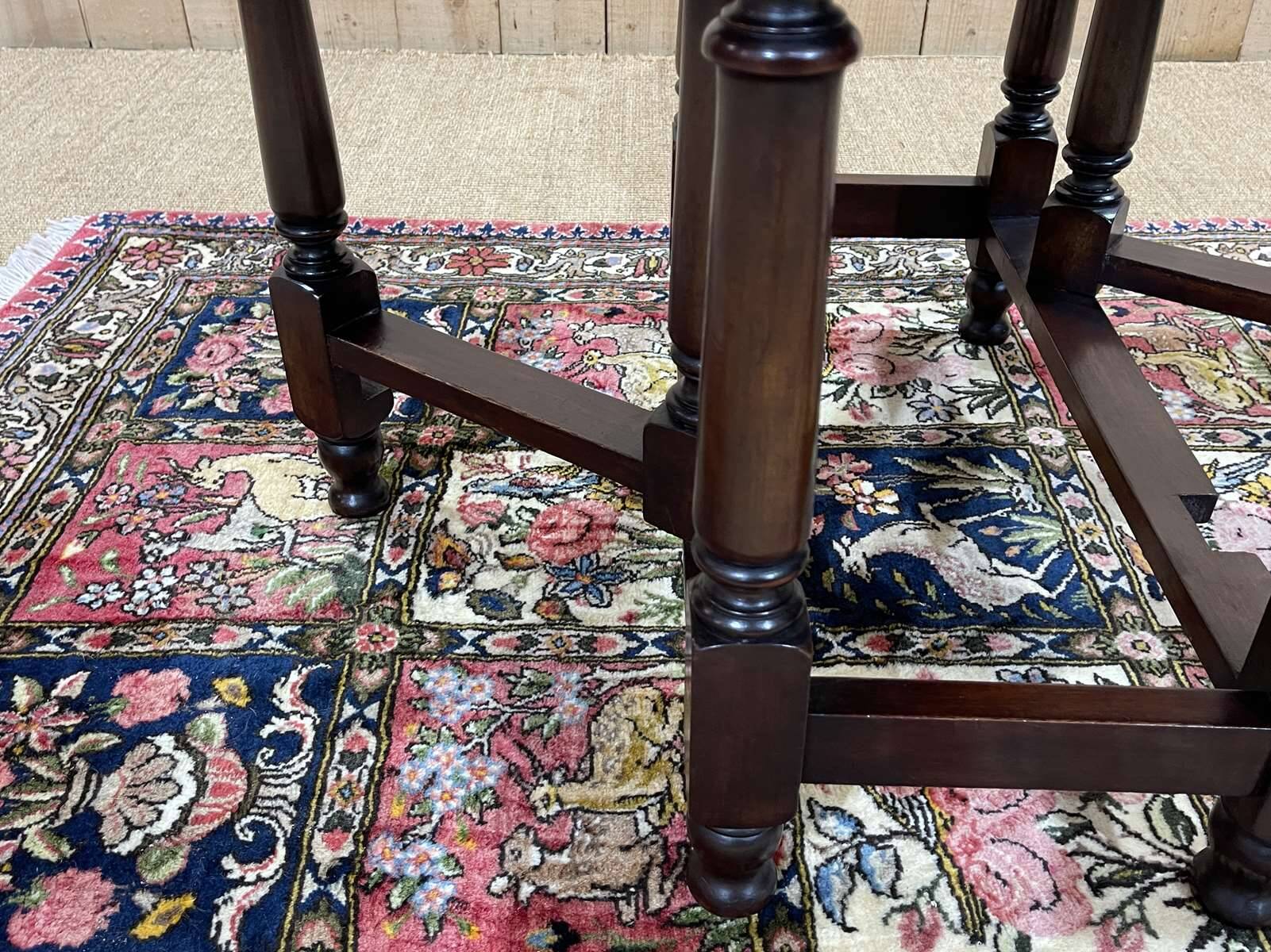 English gateleg in mahogany, work early 20th century