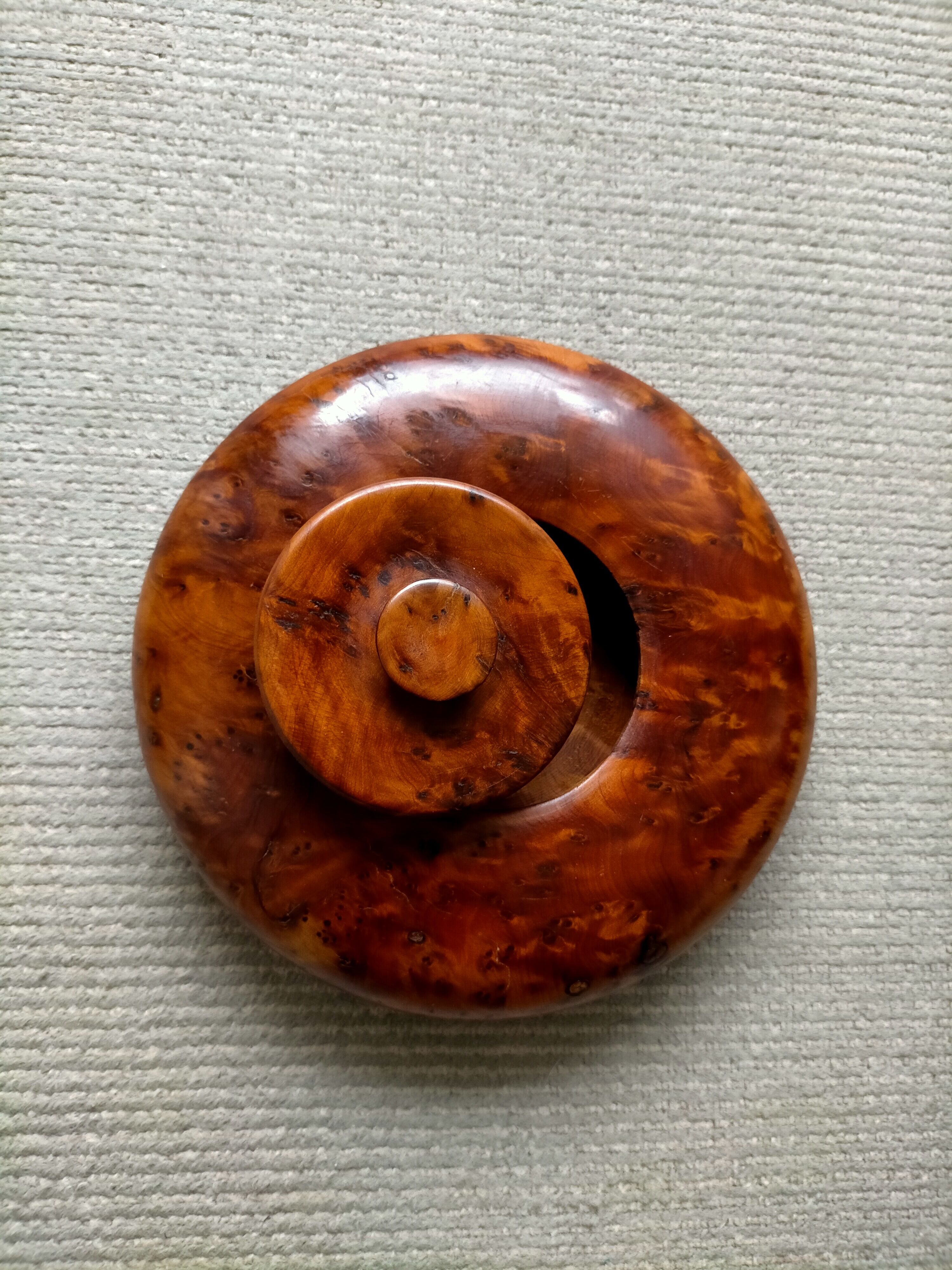 Thuya magnifying glass box