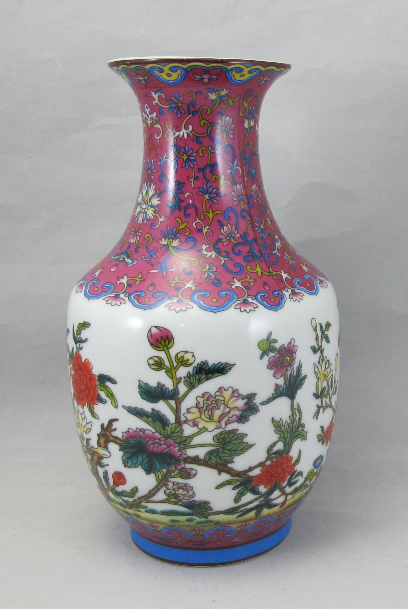 small pink family vase in Chinese porcelain China