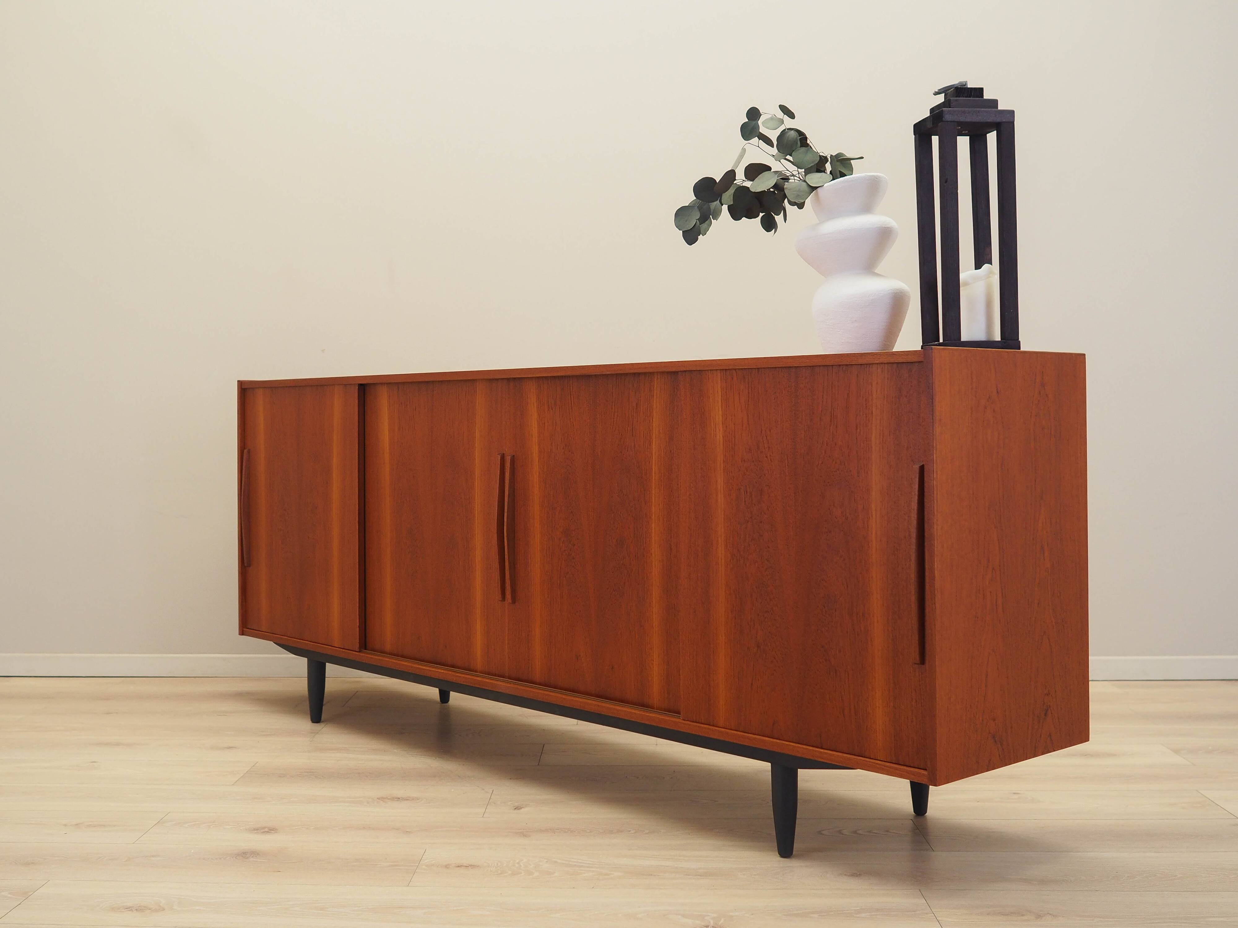 Buffet en teck, design danois, années 1970, fabricant : Danemark