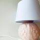 Lampe art déco en verre rose poudré