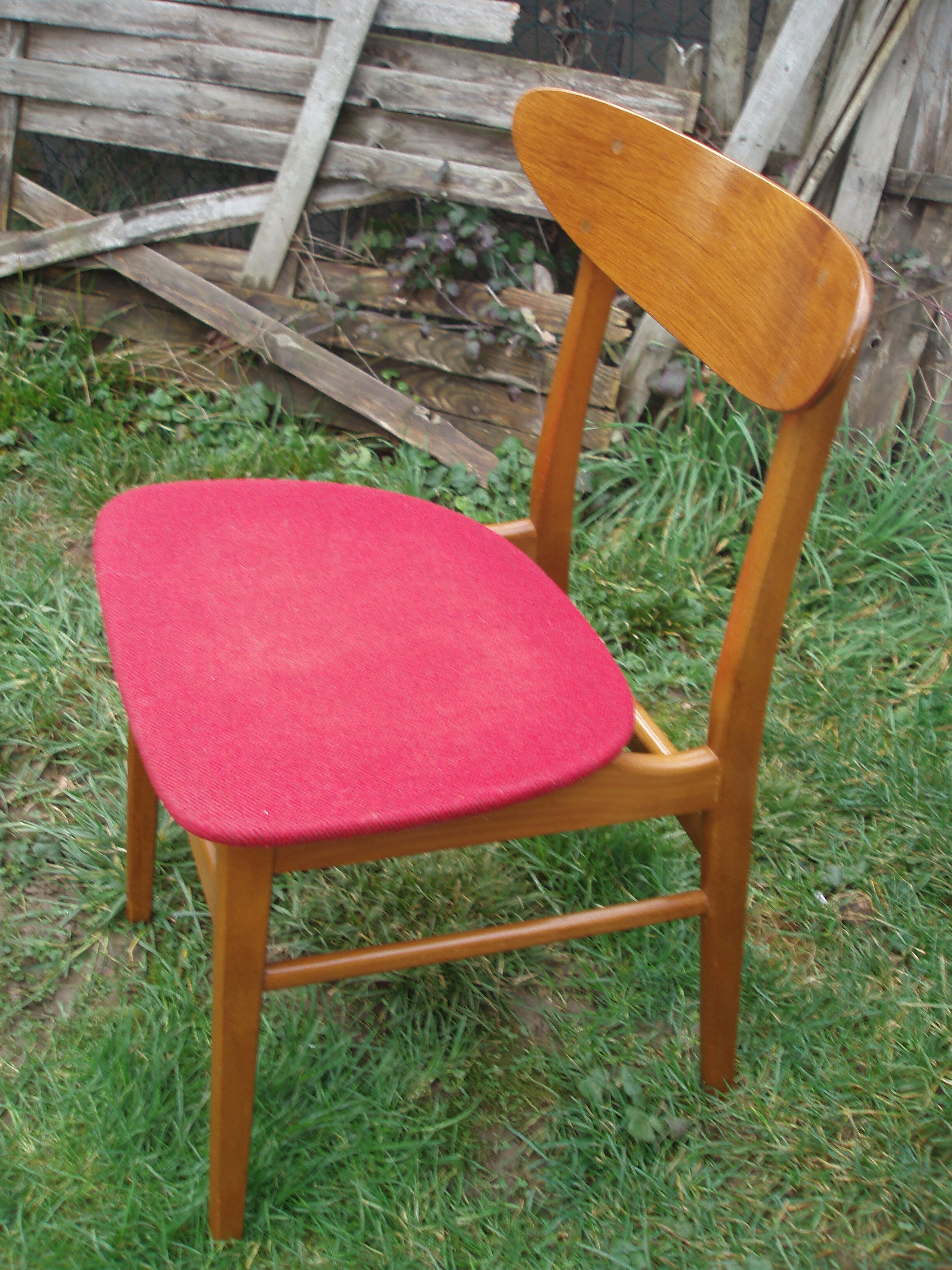 Pair of Scandinavian chairs in teak and red fabric