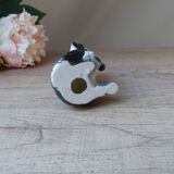 Figurine mignon chaton en céramique jouant avec une balle un jouet coloré collection Vintage