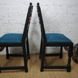 Paire de chaises brutalistes en bois relookée en noir assise tissu vert canard