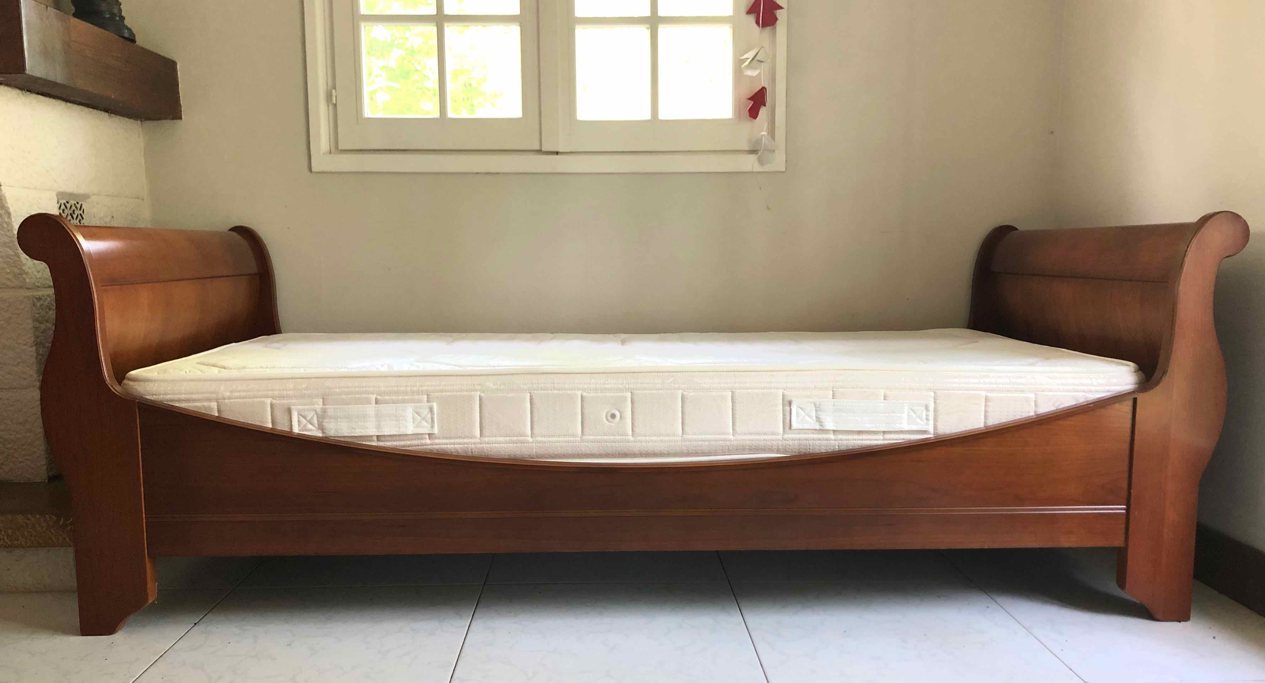 Cherry corner bed bench