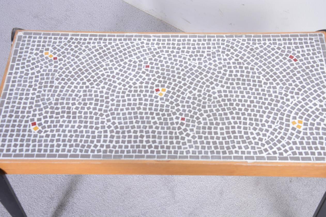 Coffee table, pedestal table dating from the 60s