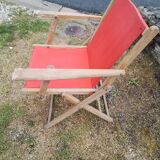 Fauteuil de jardin ancien en bois et tissu rouge